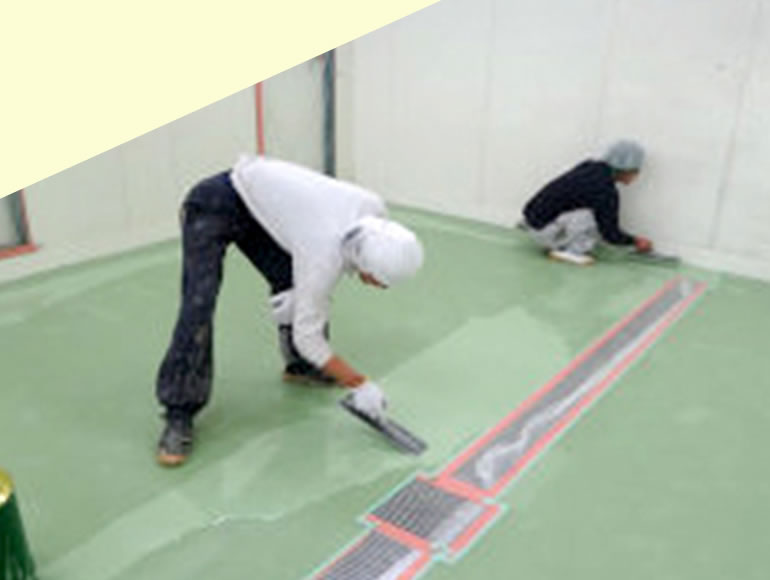 食品工場への耐熱性・防滑性を付加する塗り床工事